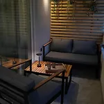 Angela's Place Apartament *